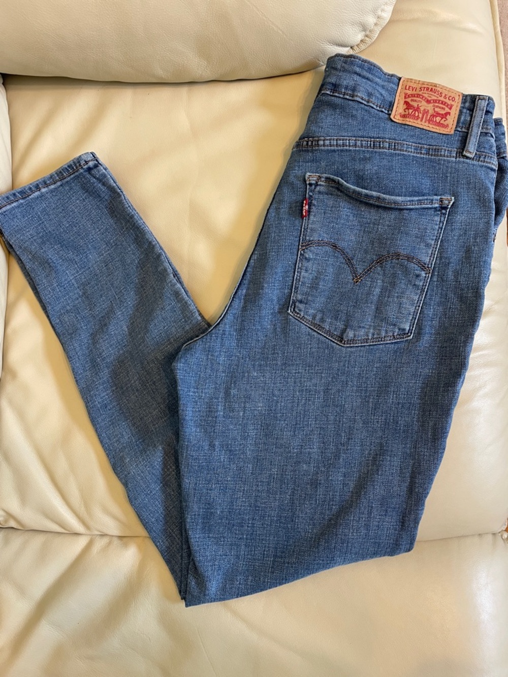 Levi's Women's Medium Blue 721 High Rise Skinny Jeans